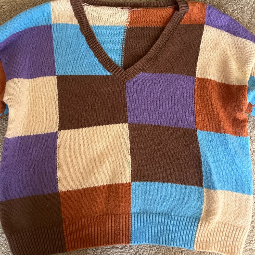 Bailey rose  color block v neck Sweater
Size medium over size feels like a large